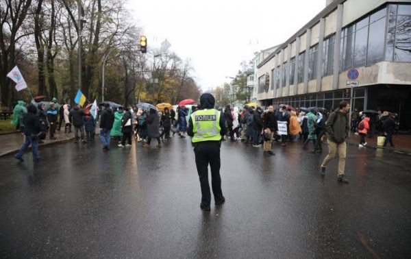 По всей Украине прошли протесты «антивакцинаторов»: все подробности