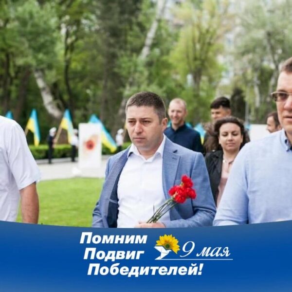 Бессарабский депутат сфотографировался на фоне Путина и теперь его травят бандеровцы Бессарабский депутат сфотографировался на фоне Путина и теперь его травят бандеровцы