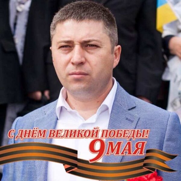 Бессарабский депутат сфотографировался на фоне Путина и теперь его травят бандеровцы Бессарабский депутат сфотографировался на фоне Путина и теперь его травят бандеровцы