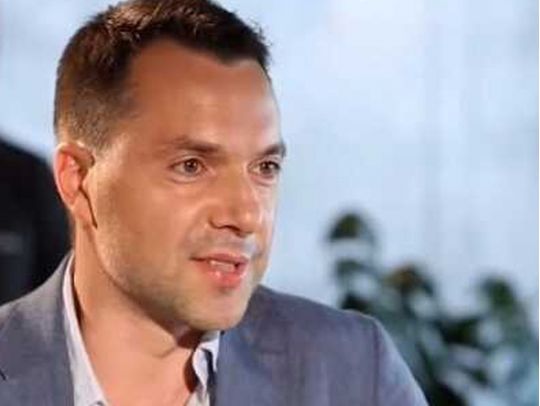 Назвали &laquo;професійним провокатором&raquo;: Арестович несподівано з'явився у&nbsp;базі &laquo;Миротворця&raquo;