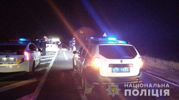 Под Одессой фура раздавила авто: погибли три человека Под Одессой фура раздавила авто: погибли три человека