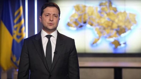 Срочное видеообращение к украинцам: Зеленский ввел военное положение Срочное видеообращение к украинцам: Зеленский ввел военное положение