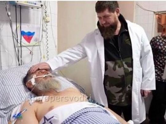 «Очевидно, послизнувся на пляшці»: полк «Азов» висміяв нібито пораненого в Маріуполі організатора вбивства Нємцова