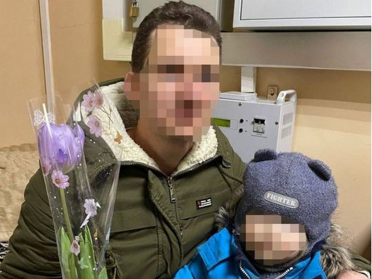 У перуці та з макіяжем: киянин видав себе за жінку на кордоні, аби втекти від війни