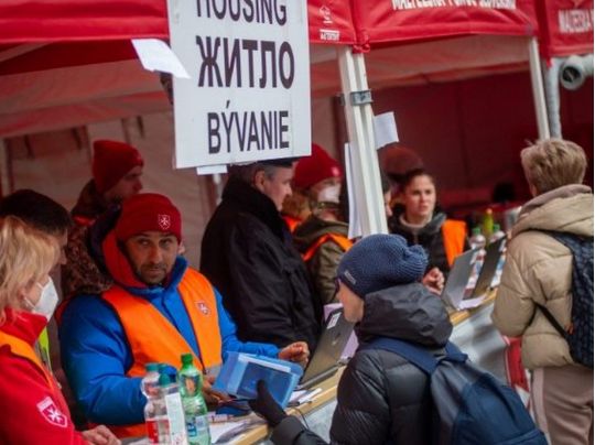 «Тимчасовий прихисток надається до березня 2023 року»: що потрібно знати українським біженцям, які їдуть до Словаччини