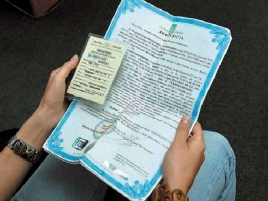 «Краще погодити текст з українським нотаріусом»: як біженцю оформити довіреність за кордоном