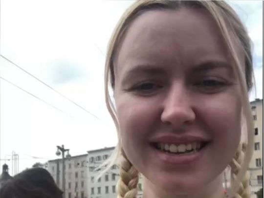 Наздогнала карма за «Херсон наш»: після гидот на адресу України росіянка замість Австрії поїде відпочивати до росії