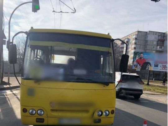 Різанина в&nbsp;маршрутці: в&nbsp;Одесі пасажир під час поїздки отримав удар ножем у&nbsp;живіт