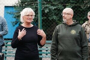 Глава Минобороны Германии рассказала, как пряталась во время воздушных тревог в Одессе