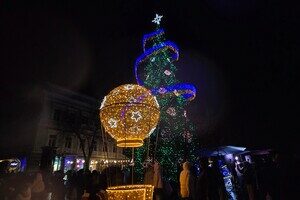 В Одессе открыли главную елку города: фотоотчет