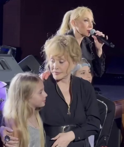 Христина Орбакайте на людях «впала на коліна» перед матір’ю: що трапилося