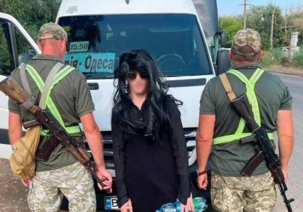 На трассе Одесса-Рени задержали нарушителя в платье и парике: пытался бежать за границу На трассе Одесса-Рени задержали нарушителя в платье и парике: пытался бежать за границу