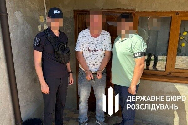 Семь тысяч долларов за избежание службы: в Одесской области разоблачили правоохранителей и чиновника ТЦК Семь тысяч долларов за избежание службы: в Одесской области разоблачили правоохранителей и чиновника ТЦК