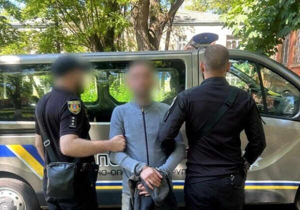 Одессит распылил баллончик в маршрутке и ранил ножом пассажира: какое наказание ему грозит