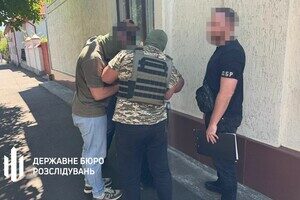 Семь тысяч долларов за избежание службы: в Одесской области разоблачили правоохранителей и чиновника ТЦК Семь тысяч долларов за избежание службы: в Одесской области разоблачили правоохранителей и чиновника ТЦК