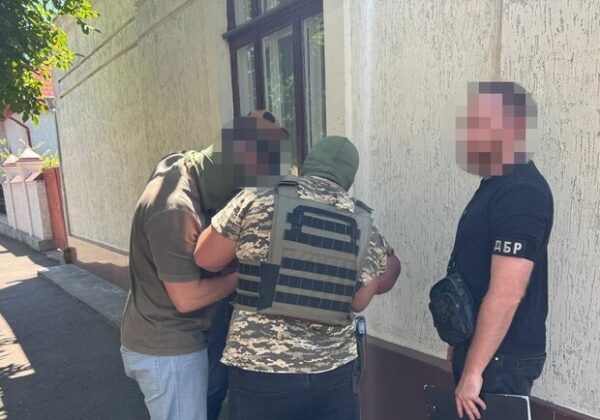 Семь тысяч долларов за избежание службы: в Одесской области разоблачили правоохранителей и чиновника ТЦК Семь тысяч долларов за избежание службы: в Одесской области разоблачили правоохранителей и чиновника ТЦК