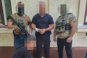 Семь тысяч долларов за избежание службы: в Одесской области разоблачили правоохранителей и чиновника ТЦК Семь тысяч долларов за избежание службы: в Одесской области разоблачили правоохранителей и чиновника ТЦК