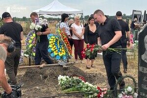 В Одессе похоронили семью, погибшую в результате иранского ракетного удара по Израилю В Одессе похоронили семью, погибшую в результате иранского ракетного удара по Израилю