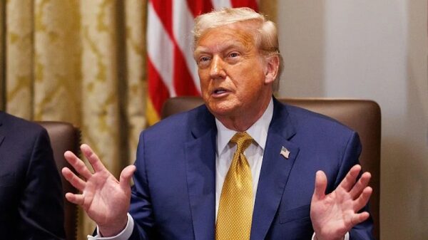 Трамп угрожает Бразилии тарифной войной из-за дела Болсонару Трамп угрожает Бразилии тарифной войной из-за дела Болсонару