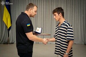 Спас товарища из-под завалов: подростка из Одесчины наградили за отвагу