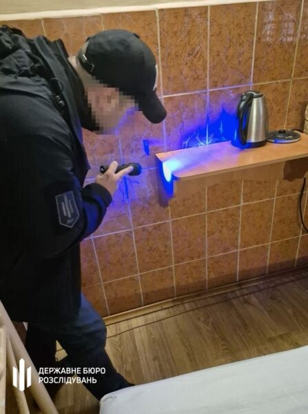 Керівництво виправної колонії на&nbsp;Харківщині перетворило в'язнів на&nbsp;рабів: ДБР провело серію затримань (фото, відео)
