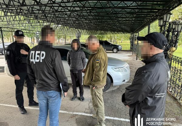 Керівництво виправної колонії на&nbsp;Харківщині перетворило в'язнів на&nbsp;рабів: ДБР провело серію затримань (фото, відео)