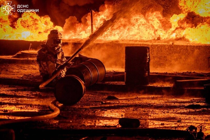 Росіяни вдарили ракетою та&nbsp;авіабомбами по&nbsp;Сумщині, &laquo;Шахедами&raquo;&nbsp;&mdash; по&nbsp;Одесі (фото, відео)