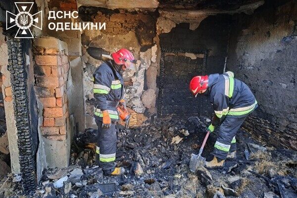 Смертельный пожар в Одесской области: в доме обнаружили тела двух человек Смертельный пожар в Одесской области: в доме обнаружили тела двух человек
