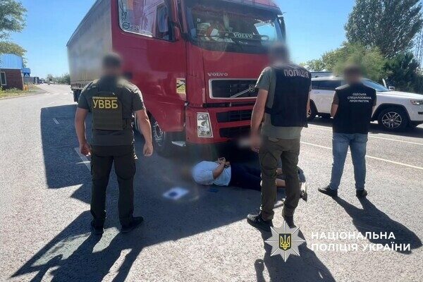 За границу в фуре с газированными напитками: в Одесской области разоблачили предпринимателя-перевозчика