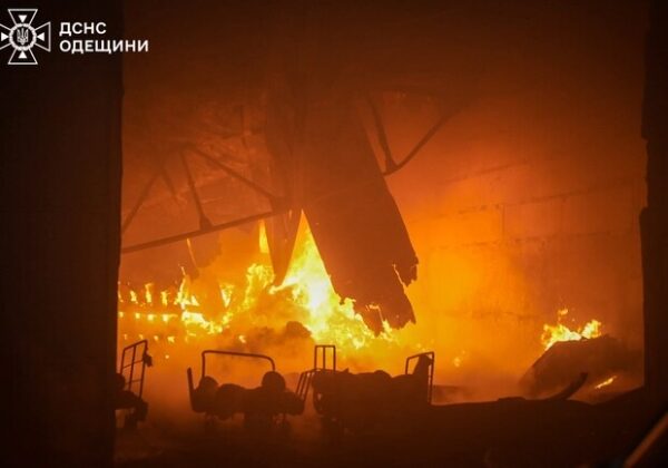 На Одесчине из-за вражеских обстрелов сгорели склады: в атмосферу выброшены сотни тонн вредных веществ