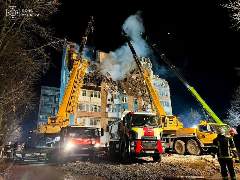 У&nbsp;Тернополі рятувальники всю ніч розбирали завали: під руїнами досі можуть бути люди (фото, відео)