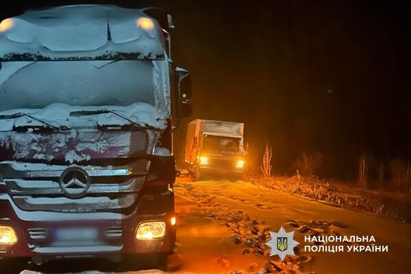 В Одесской области водители попали в снежную ловушку: на помощь пришли полиция и ГСЧС В Одесской области водители попали в снежную ловушку: на помощь пришли полиция и ГСЧС
