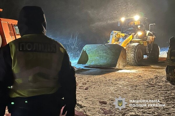 В Одесской области водители попали в снежную ловушку: на помощь пришли полиция и ГСЧС В Одесской области водители попали в снежную ловушку: на помощь пришли полиция и ГСЧС