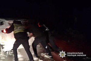 В Одесской области водители попали в снежную ловушку: на помощь пришли полиция и ГСЧС В Одесской области водители попали в снежную ловушку: на помощь пришли полиция и ГСЧС