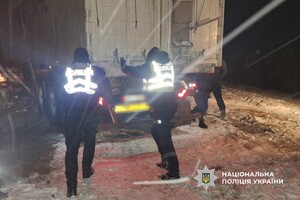 В Одесской области водители попали в снежную ловушку: на помощь пришли полиция и ГСЧС В Одесской области водители попали в снежную ловушку: на помощь пришли полиция и ГСЧС