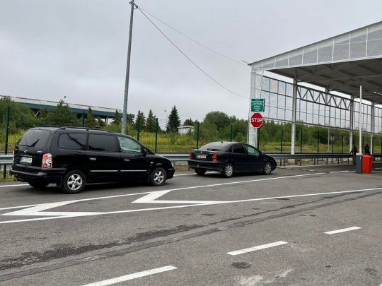 Стоять сотні авто: українців попередили про черги на&nbsp;кордоні з&nbsp;Польщею