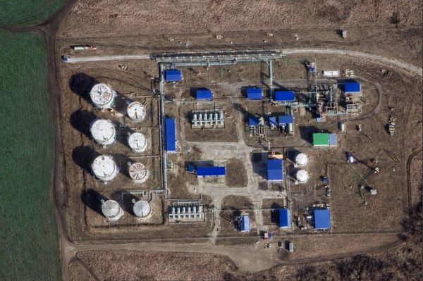 Безпілотники підпалили НПЗ у&nbsp;Краснодарському краї Росії