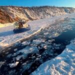 Восемь китайских туристов погибли подо льдом Байкала