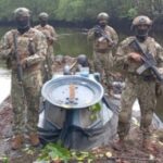 Эквадорские войска обнаружили «наркоподлодку» в природном заповеднике