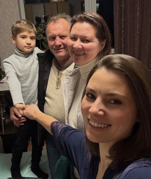 Маленька копія: популярна акторка вразила сімейною світлиною