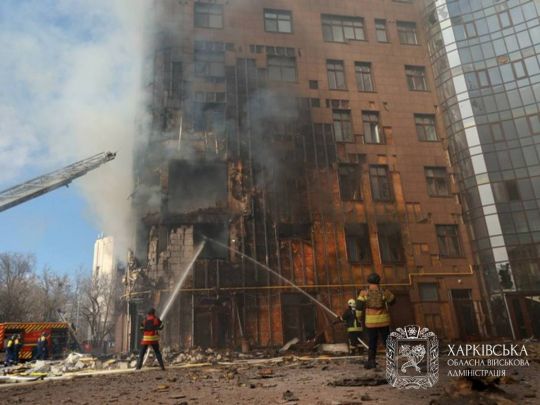 У&nbsp;Харкові пряме влучання у&nbsp;житловий будинок: моторошні кадри (фото, відео)