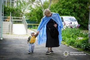 Заряд человечности: одесские правоохранители посетили специализированный дом ребенка