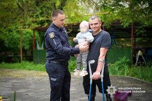 Заряд человечности: одесские правоохранители посетили специализированный дом ребенка