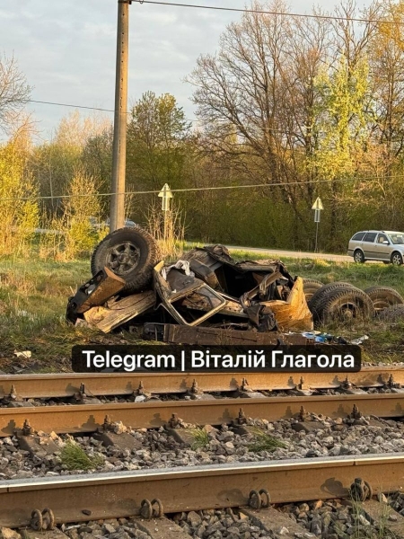 Потяг Київ&nbsp;&mdash; Ужгород потрапив у&nbsp;смертельну аварію на&nbsp;Львівщині (фото)