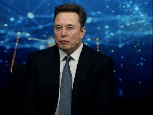 Знайомі всі обличчя: Bloomberg назвав найбагатшу людину планети