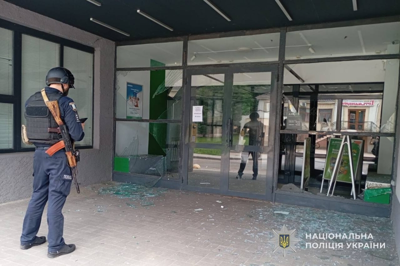 Зруйновані будинки, спалені авто, загиблі та поранені діти: рф накрила Україну хвилею атак (фото)